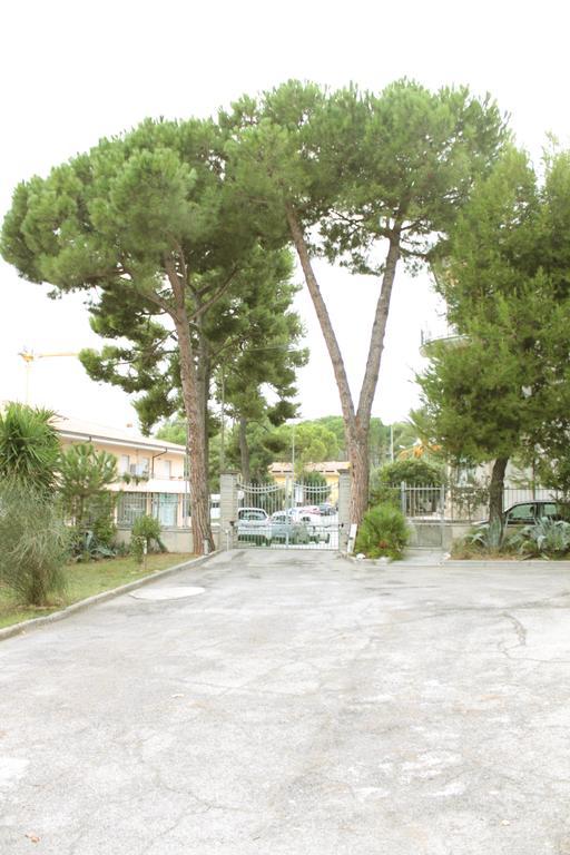 Bed and Breakfast Pino Marittimo Civitanova Marche Exterior foto